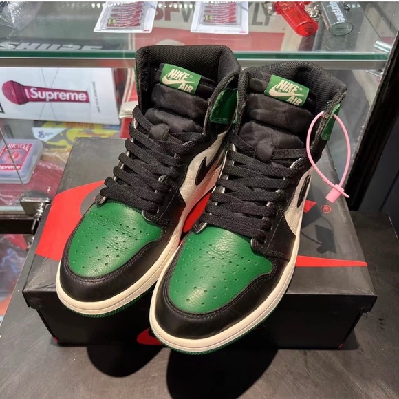 Used Jordan 1 pine green 1.0 size 8 - Picture 2 of 10